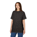 Heart Pattern Tee — Casual All-Over Print Heart-Patterned Shirt
